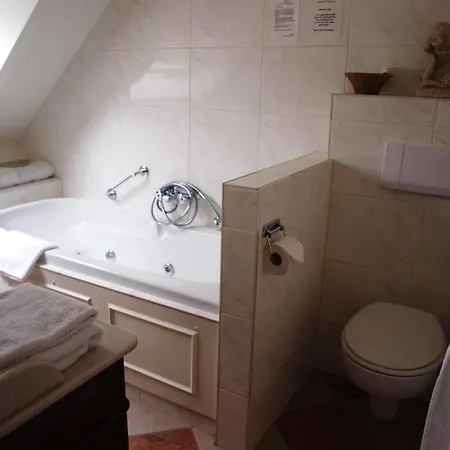Landgoed, Jachtslot De Mookerheide Hotel 3*