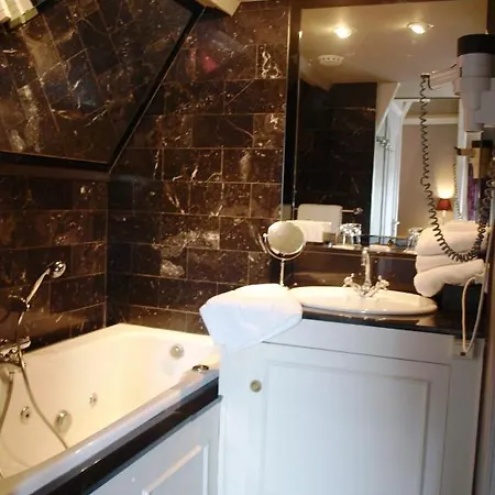 Hotel Landgoed, Jachtslot De Mookerheide 3*